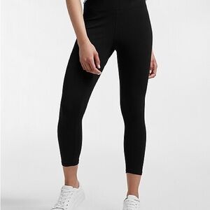 Essential Cropped Leggings Size XL